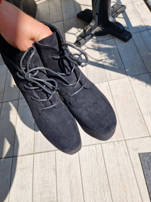 Уникални зимни дамски черни боти на ток 38 и 39 н