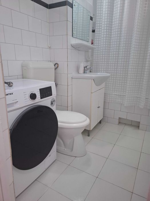 Proprietar inchiriez apartament 3 camere