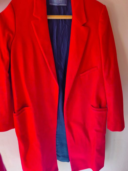 Zara червено палто