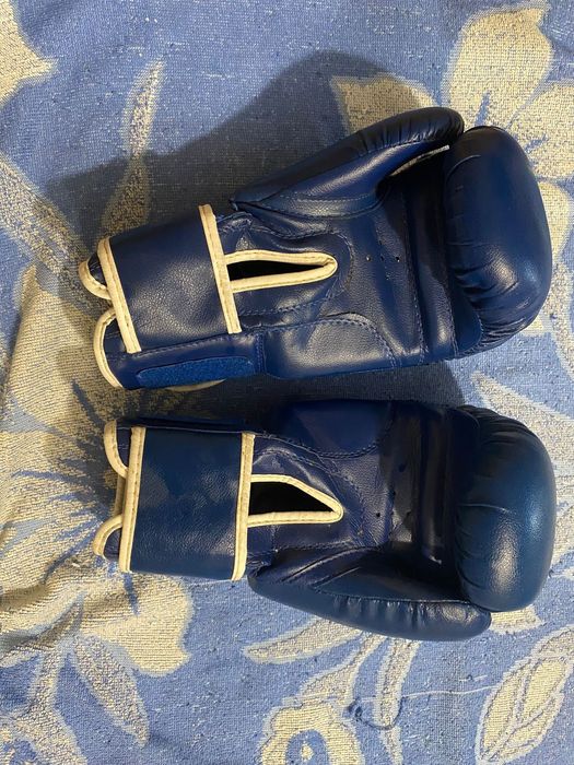 Боксерские перчатки