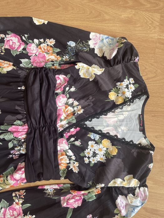 Rochie eleganta, impecabila, satin si dantela