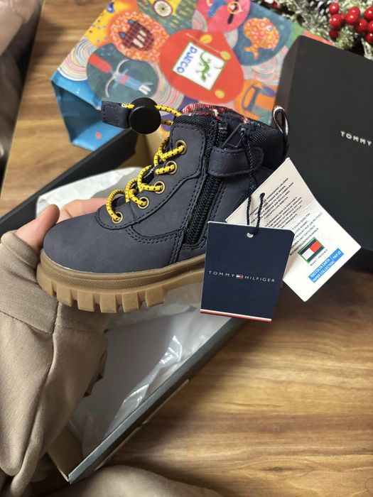 Tommy hilfiger бебешки обувки 22 номер