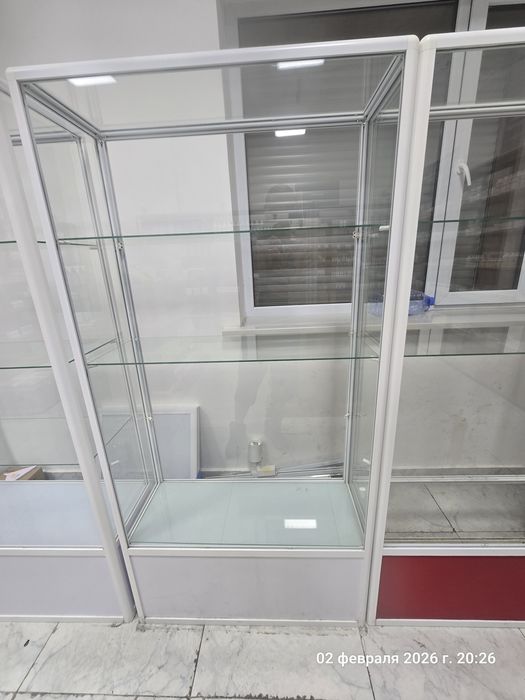Стеклянныая витрина стелаж