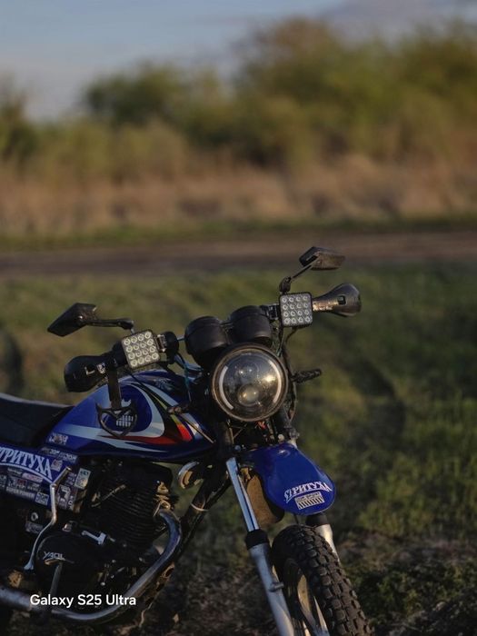 Мотоцикл Yaqi 200 кубов.