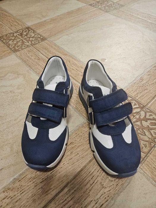 Кроссовки кожаные детские