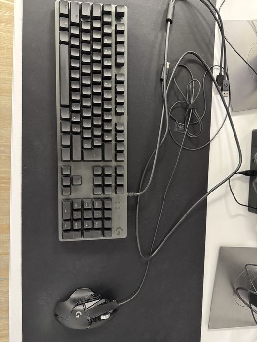 Logitech G512 и G502 геймърски клавиатура и мишка