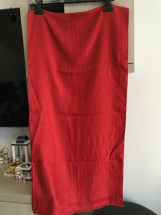 FURLA лого шал в червено