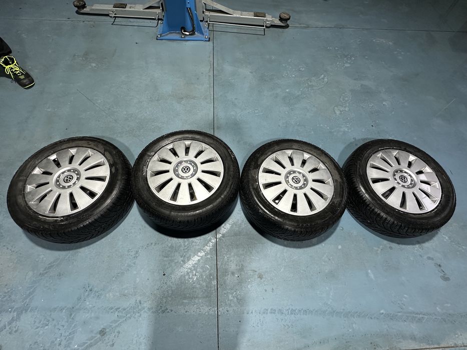 Jante VW R17 cu cauciuciri de iarna si senzori presiune