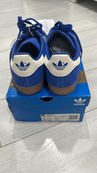 Продам кроссовки Adidas gazelle оригинал