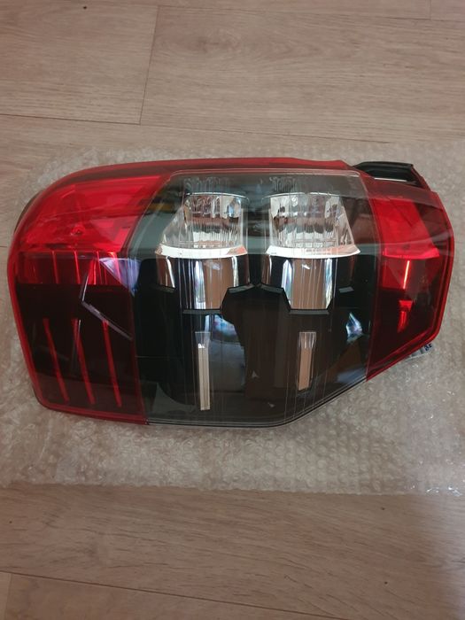 Фонарь задний MITSUBISHI  L200.