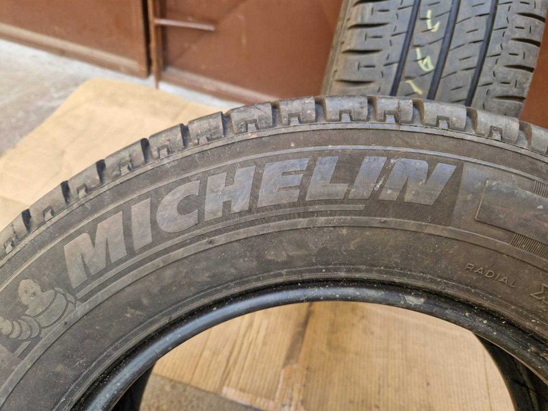 2 Michelin R16C 225/65
летни бусови гуми
DOT0618