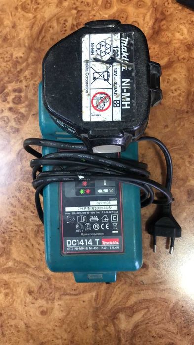 Зарядное устройство Makita DC1414T