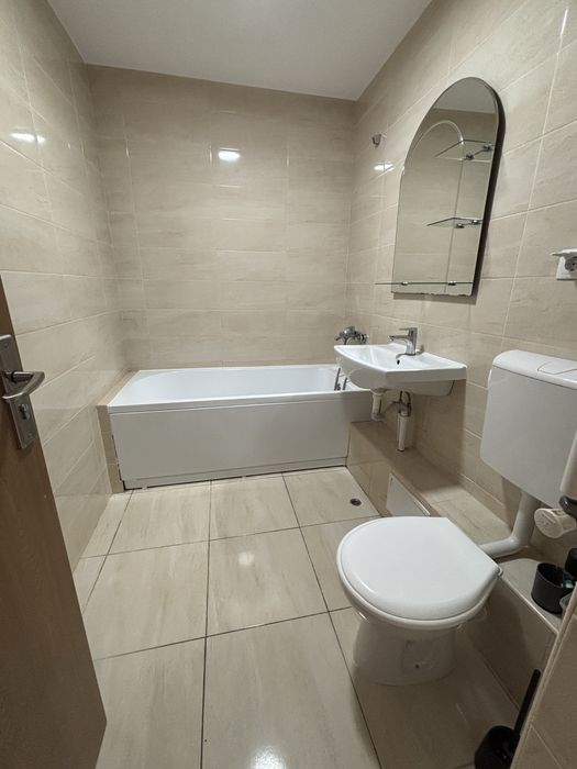 Dau in chirie ap 3 camere in zona Intre Lacuri