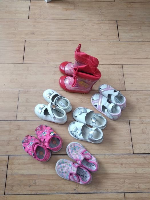 Продам детскую обувь