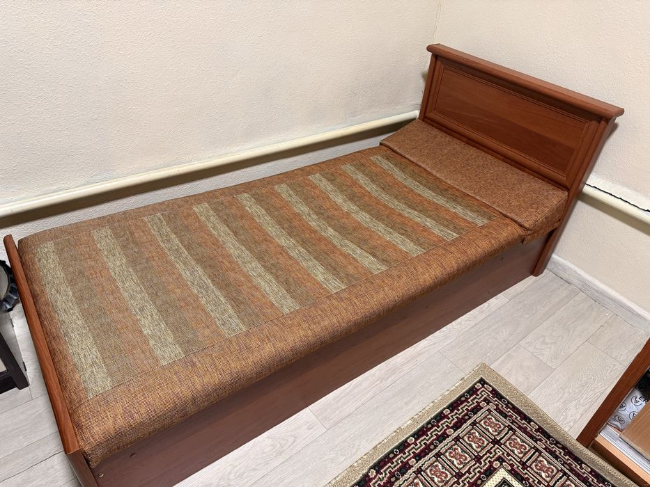 Односпальная кровать с ящиком для хранение,хорошее состояние