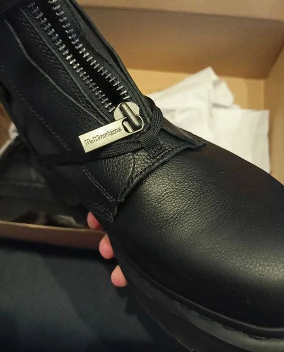 Bocanci Dr. Martens model Jarick II