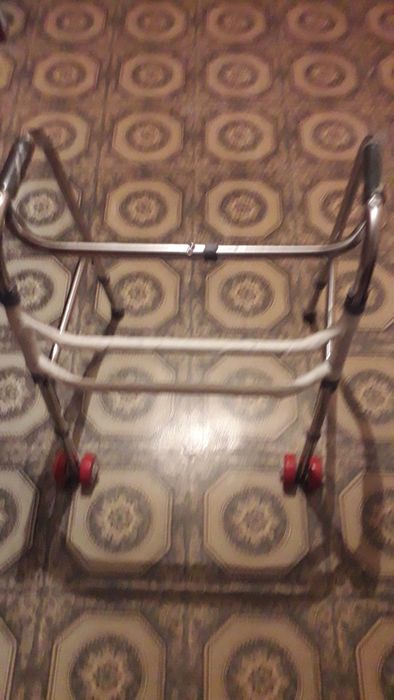 Продам новые ходунки 300 тыс,номер