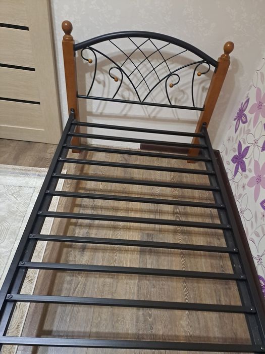 Продаётся кровать кованая 90×200