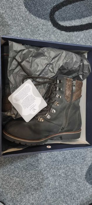 Дамски кафяви туристически ботуши от набук с подплата от овча кожа