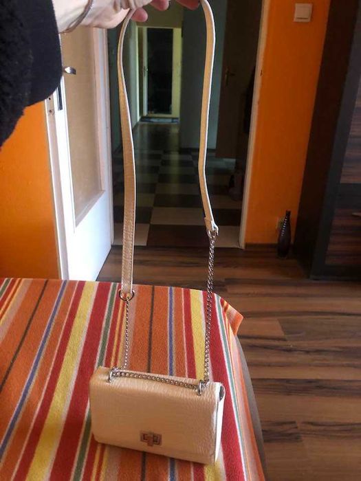 красива кокетна чанта