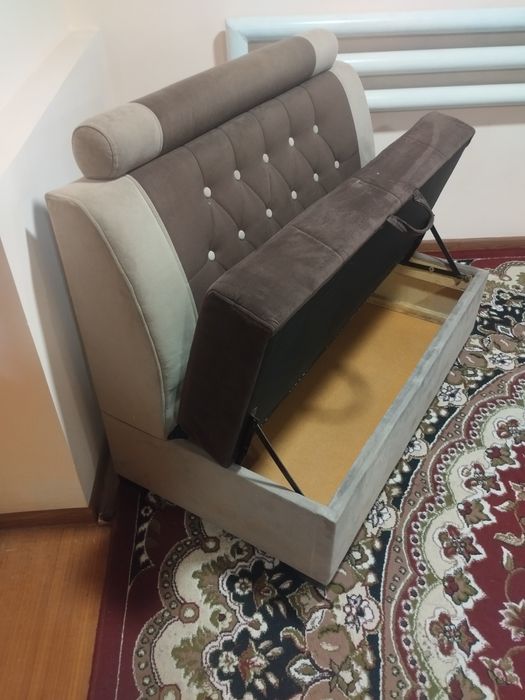 Диванчик маленький