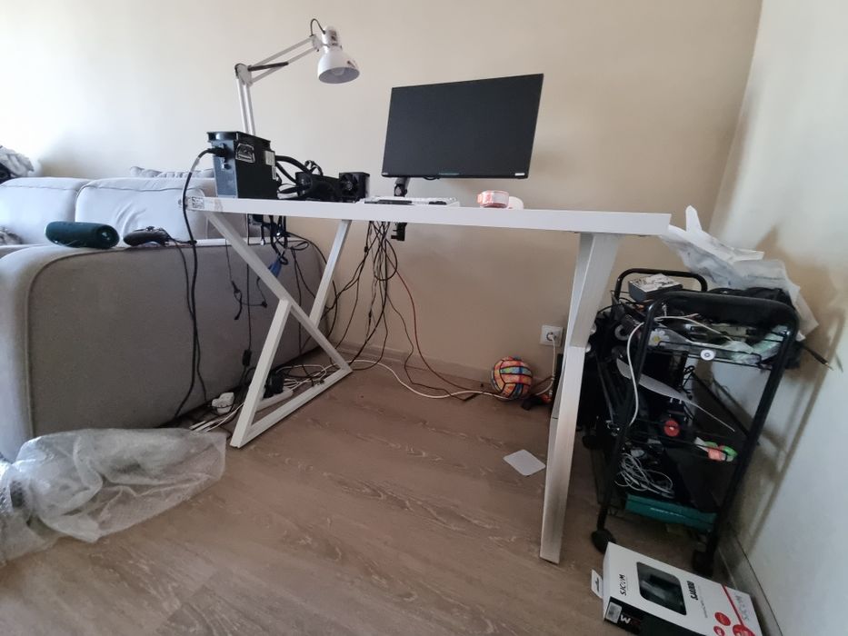 Продам белый стол 110х70