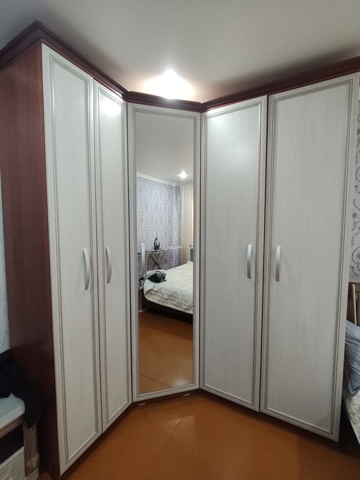 Продам шкаф угловой