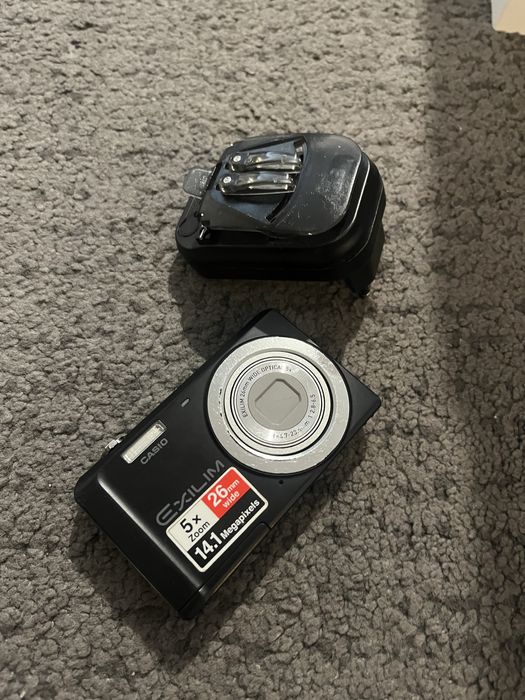 Aparat foto Casio 14.1 megapixeli