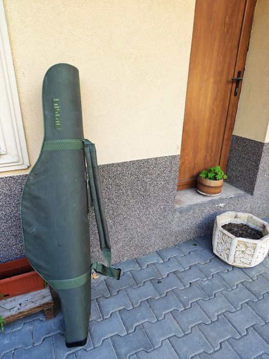 Троен  твърд калъф за въдици.