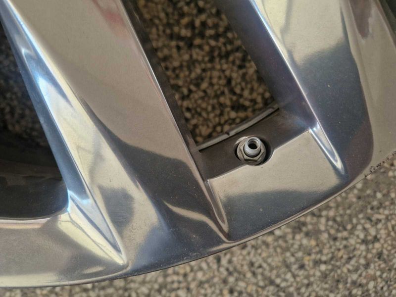 Оригинални джанти за
VW Tuareg lll R20/CR  в топ състояние