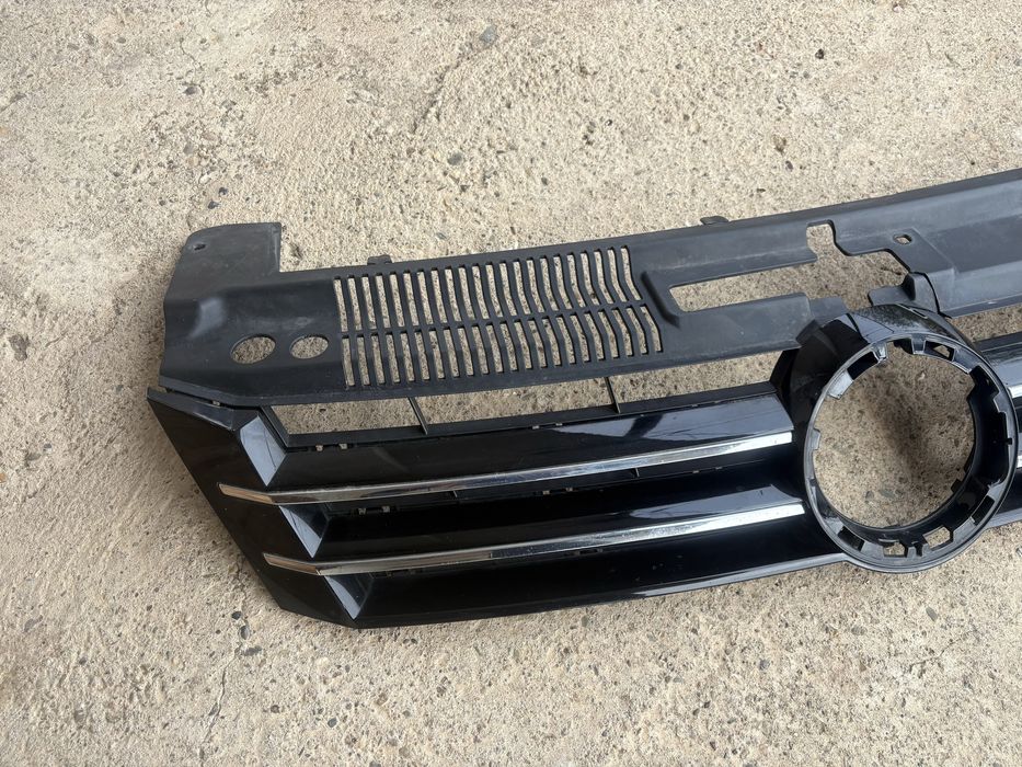 Централна решетка за Шаран / VW Sharan 2010 -