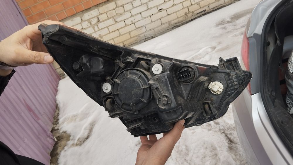 Хюндай Акцент 2012,левый фара