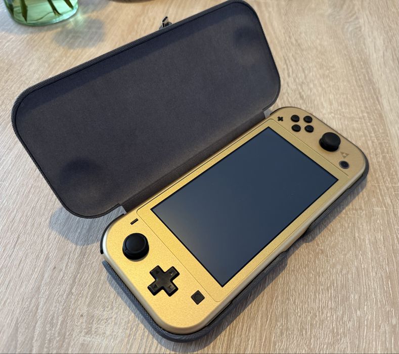 Nintendo Switch Lite Hyrule Edition