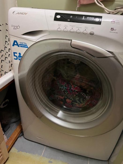 Стиральная машина и плитка