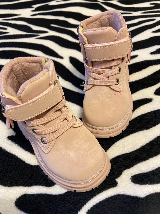 Продам детские демисезонные ботинки