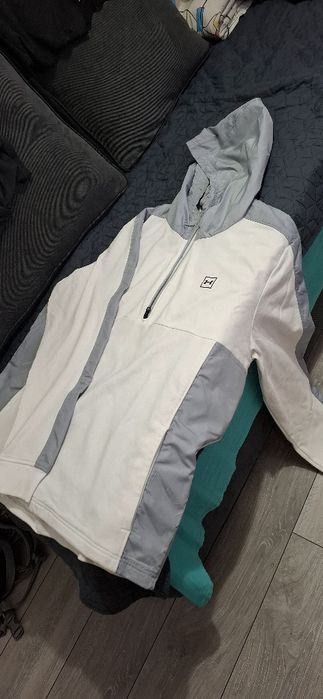 Hanorac cu glugă Under Armou XXL este nou  doar probat de mine o zi