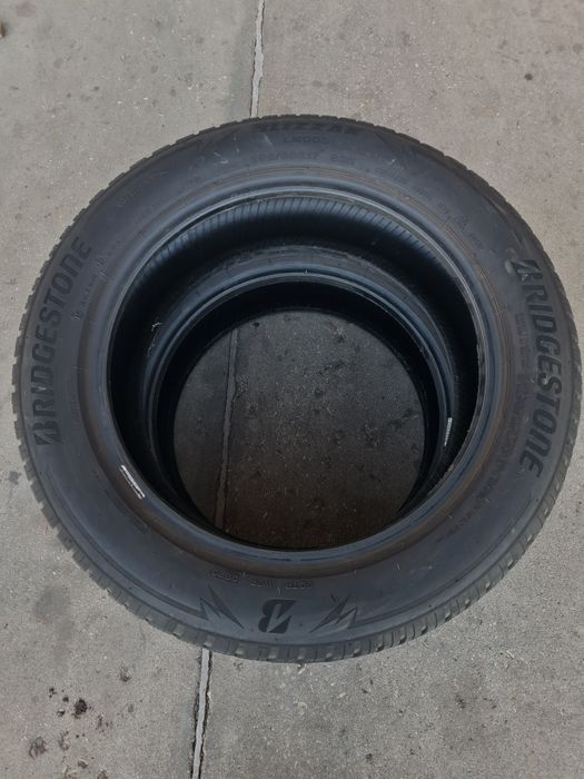 Зимни гуми 2 броя BRIDGESTONE Blizzak LM0005 205 60 R17 дот 3620
