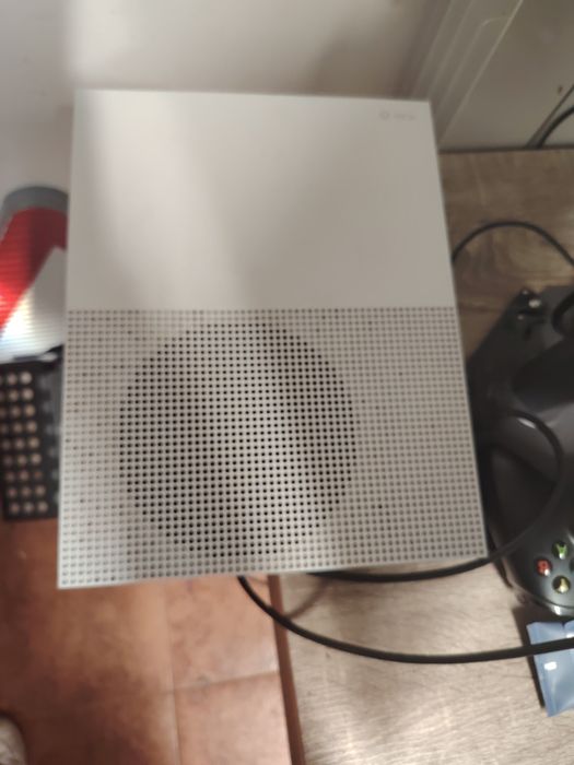 Xbox one s + 2 Xbox controller+ 2 jocuri cd Xbox . Gaming console