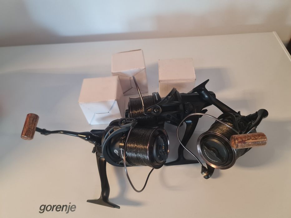 Mulinete sonik dominator x 800 rs cu tambur de rezerva pret  250 pe bucata sau 700 pe 3. Au monofilament nou  sunt într-o stare impecabila ca și noi