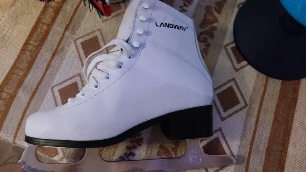 Продам фигурные коньки.