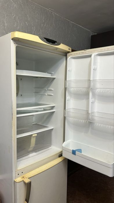 Холодилник сатамыз. Продается холодилник