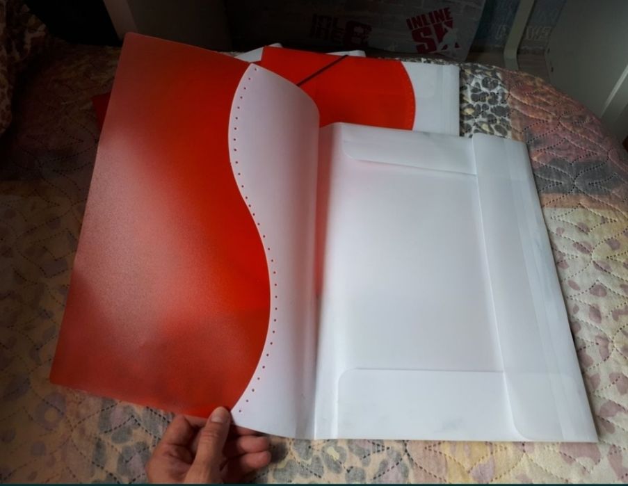 Папка для бумаг А4, пластиковая.