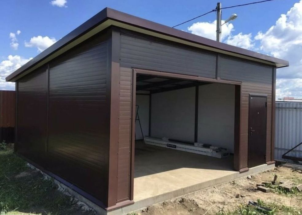 Vind garaje auto pe structur metalica si panou sendwis