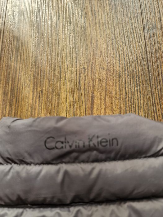 Страхотно мъжко яке пухено  CALVIN KLEIN размер S , пух и пера