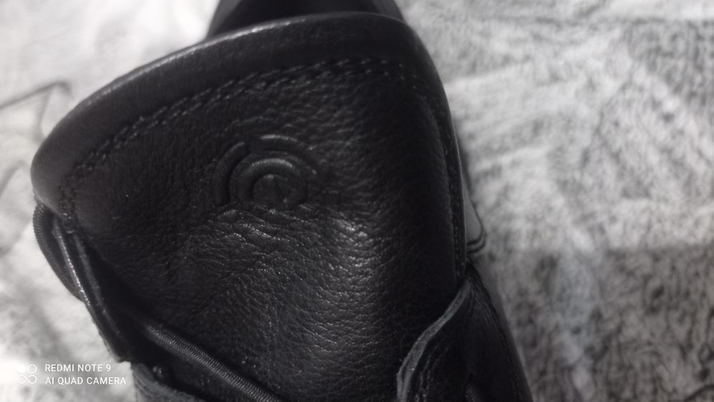 Кроссовки 42. .кожа турецки