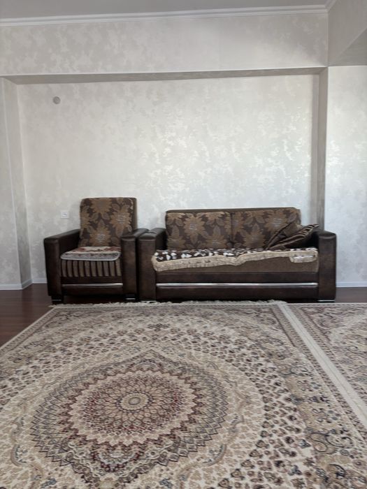 Продам стенку, диван с креслом и 2 ковра