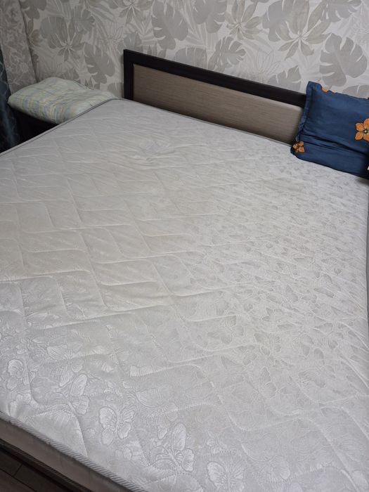 Продам матрас в хорошем состоянии