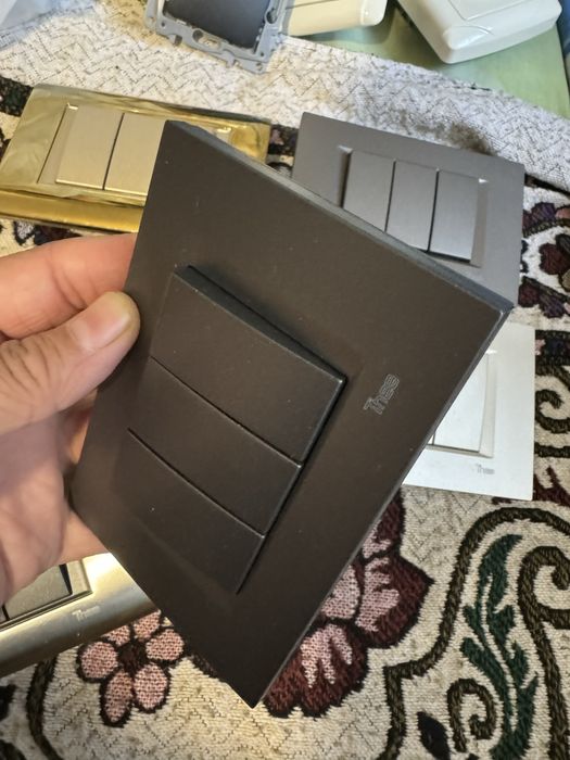 Продам выключатели трехклавишные