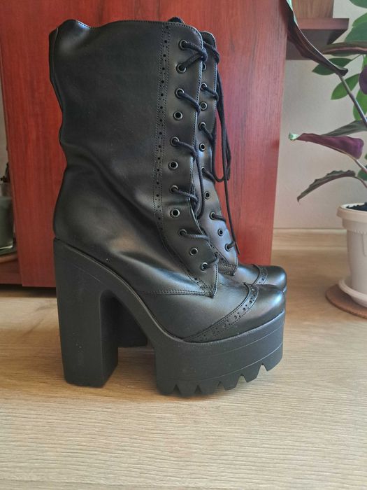 Дамски високи боти