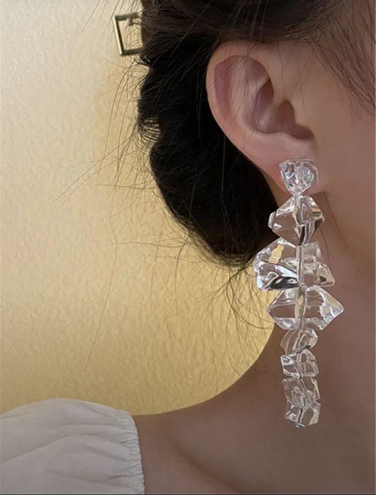 Длинные акриловые серьги